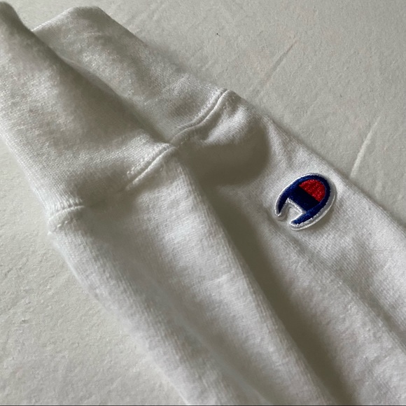 NEVER WORN Champion Long Sleeve Graphic - Picture 4 of 4